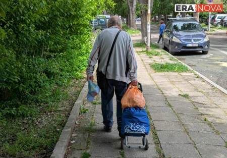 Пенсионерите у нас са пред избора между сметки, лекарства и оскъдна трапеза