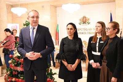 Държавата увеличава финансирането за хора в нужда