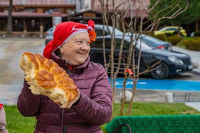 В Царево пресъздадоха традиционния ритуал "Бабуване" (СНИМКИ)