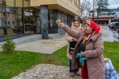 В Царево пресъздадоха традиционния ритуал "Бабуване" (СНИМКИ)