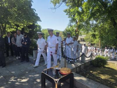 Областният управител на Бургас почете паметта на загиналите военни моряци