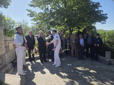 Областният управител на Бургас почете паметта на загиналите военни моряци