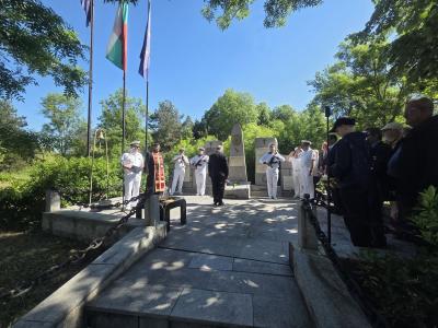 Областният управител на Бургас почете паметта на загиналите военни моряци