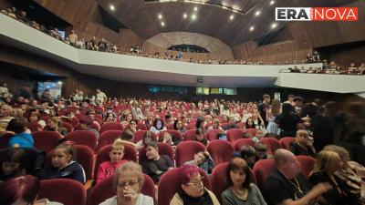 Със зашеметяващ концерт СУ "Преславски" отбеляза по бляскав начин 50-годишния си юбилей