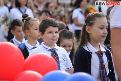 Първокласниците бяха звездите на първия учебен ден в ОУ „Братя Миладинови“ в Бургас