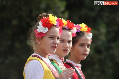 Първокласниците бяха звездите на първия учебен ден в ОУ „Братя Миладинови“ в Бургас