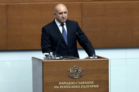 Румен Радев: "Лукойл" е осигурен със суровина до средата на декември