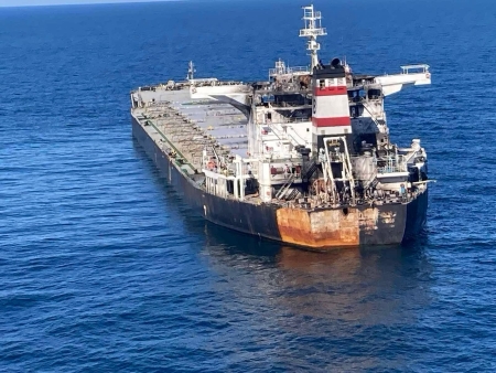Изоставен кораб се носи към българските води в Черно море