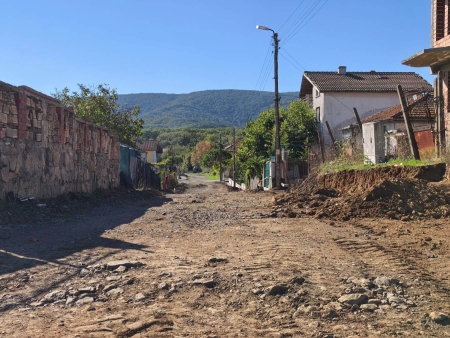 Стартира основен ремонт на три улици в царевското село Велика