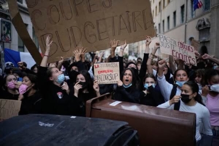 Франция е блокирана от най-мащабните ученическите протести