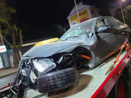 Мощно BMW се преобърна край Билковата аптека в Бургас