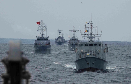 Противоминната група в Черно море откри и обезвреди опасни обекти край Синеморец