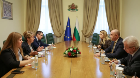 Радев и Митрофанова обсъдиха ударите по корабите край България