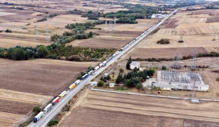 30-километрова опашка от камиони блокира турско-българската граница