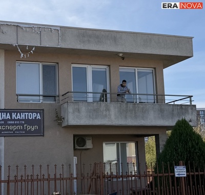 ГДБОП нахлу със стълби през балкона в счетоводна къща в Бургас