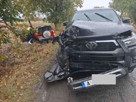 21-годишен се вряза с пикапа си в друг автомобил край Камено