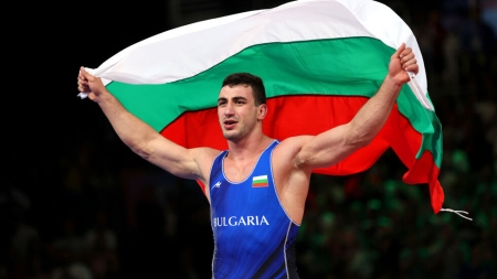 Семен Новиков спечели световна титла по борба в категория до 87 килограма