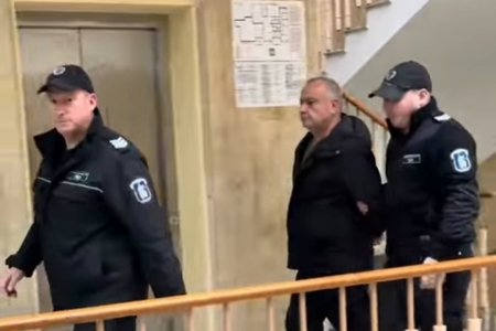 Съдът остави в ареста Манол Димитров след разбиването на нелегалната цигарена фабрика в Карнобат