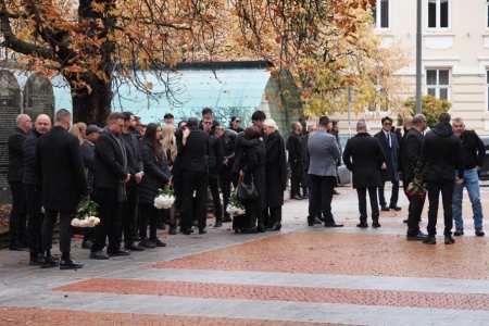 Близки, спортисти и политици се прощават със Слави Бинев в София
