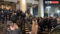 Съдът остави в ареста кметовете на Белица и Сунгурларе под бурните викове на поддръжници